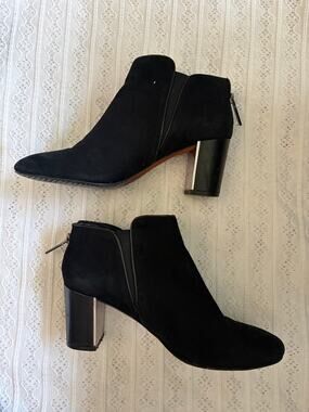 Donald J Pliner Black Suede Ankle Boots Block Heel Metal Accent Size 9M